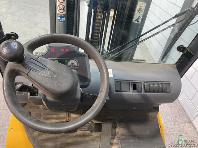 Empilhador Jungheinrich TFG 425