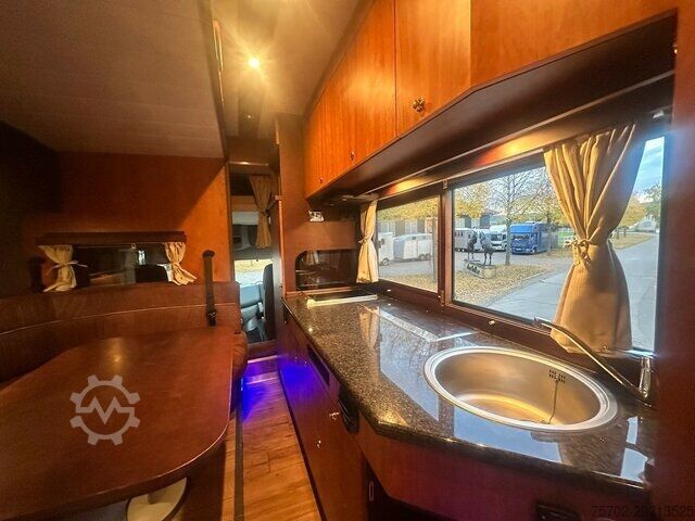 Sığır taşıma kamyonu DAF XF 26510 5 Pferde Popout Mega Wohnung Womozul.