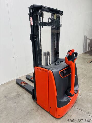 High Lift stacker Linde L 14 i Triplex