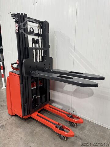 High Lift stacker Linde L 14 i Triplex