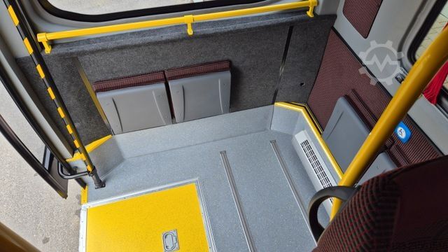 Minibus MERCEDES-BENZ Sprinter 517 Heckniederflur Vorlauffahrzeug