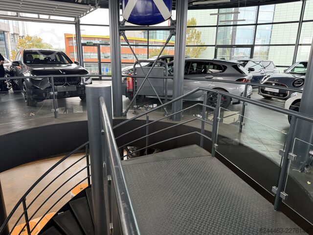Showroom (approx. 460 m²)  