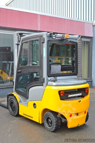 รถยก Jungheinrich DFG 320
