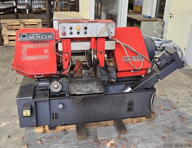 Automatic band saw with hydraulic material feed Amada Bandsägeautomat HA 250