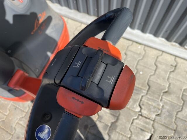 מערם הולכי רגל Linde L12