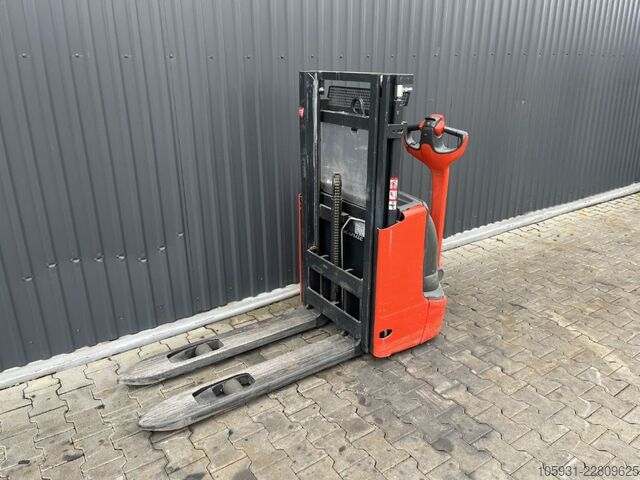 Pedestrian Stacker Linde L10