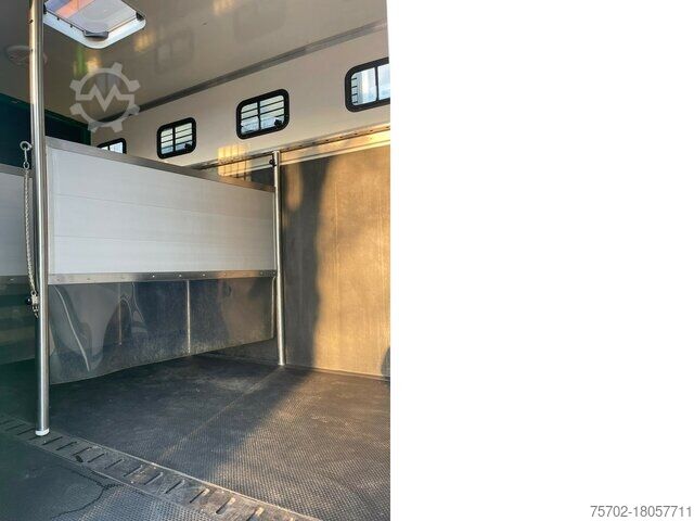 मवेशी ट्रक Mercedes-Benz Atego 1018 4 Pferde Euro 5 Automatik Klima