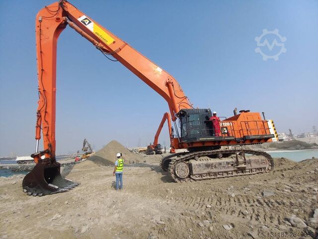Teleskopické rýpadlo Hitachi EX 1200-6 Longreach 28m (Abu Dhabi)