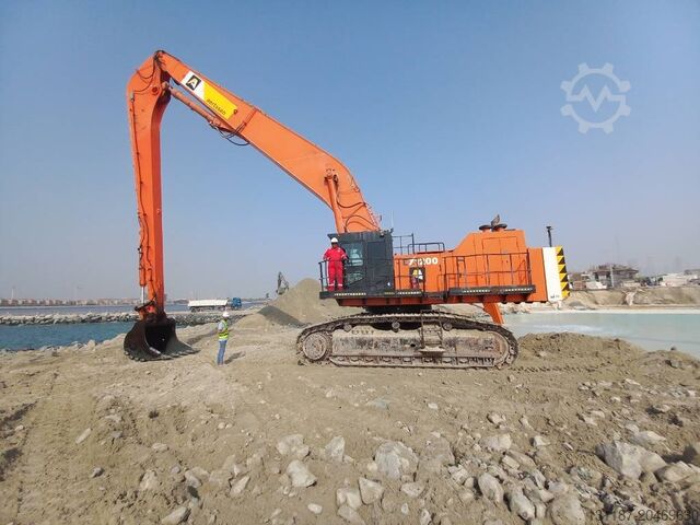 Teleskopické rýpadlo Hitachi EX 1200-6 Longreach 28m (Abu Dhabi)