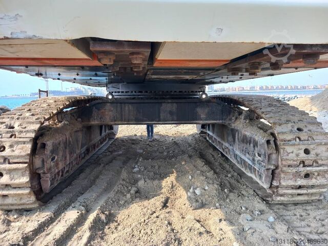 Teleskopické rýpadlo Hitachi EX 1200-6 Longreach 28m (Abu Dhabi)