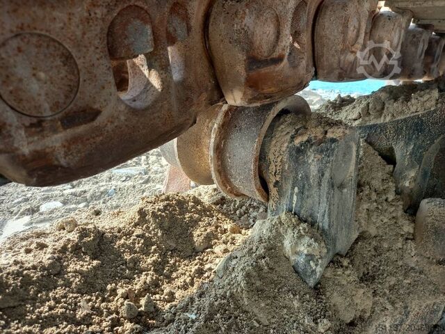 Teleskopické rýpadlo Hitachi EX 1200-6 Longreach 28m (Abu Dhabi)