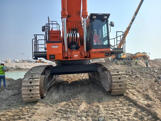 Teleskopické rýpadlo Hitachi EX 1200-6 Longreach 28m (Abu Dhabi)