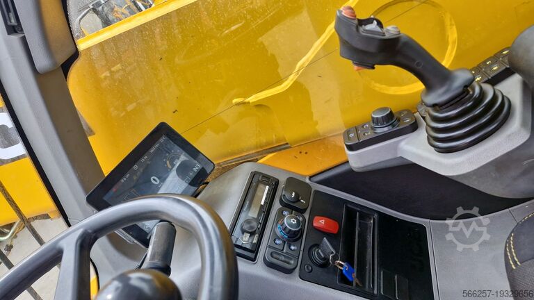 Телескопический погрузчик JCB 532-70 AGRI SUPER