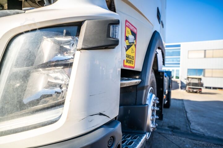 Standard tractor VOLVO FMX 460 GLOB + HYDR