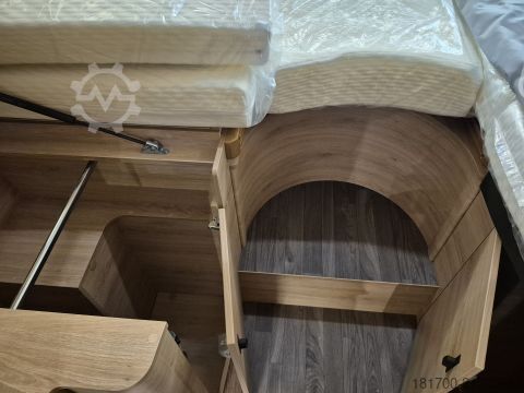 Semi-integrated camper Knaus L!VE WAVE 650 MEG Black Selection *bis 5 Tage Probewohnen*