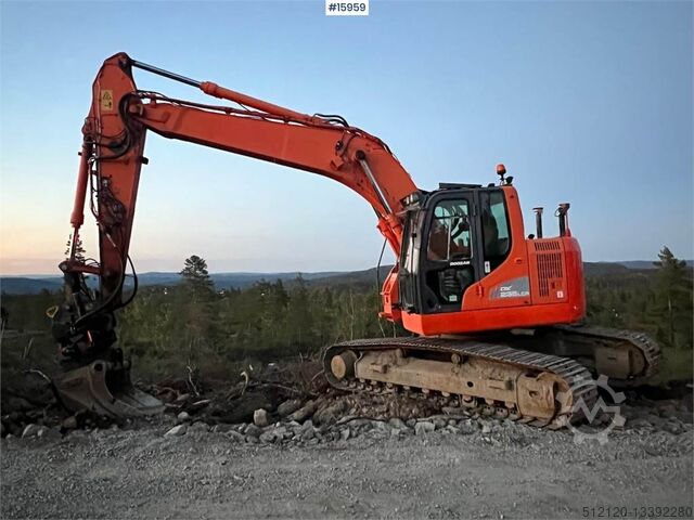Doosan DX235LCR crawler excavator w/ GPS, bucket and tilt