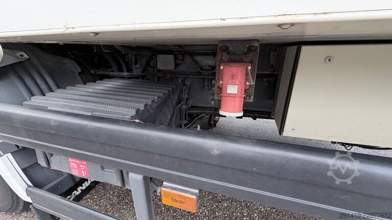 Koelwagen SCANIA P410 6x2 Kühlkoffer mit lbw + Anhänger Bj 2015