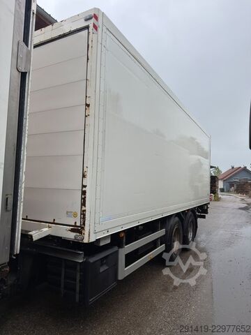Koelwagen SCANIA P410 6x2 Kühlkoffer mit lbw + Anhänger Bj 2015