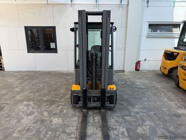 Electric 4-wheel forklift Jungheinrich EFG 320 / Halbkabine / 2194 Std.