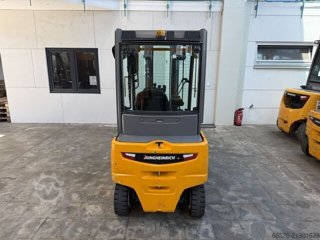 Electric 4-wheel forklift Jungheinrich EFG 320 / Halbkabine / 2194 Std.