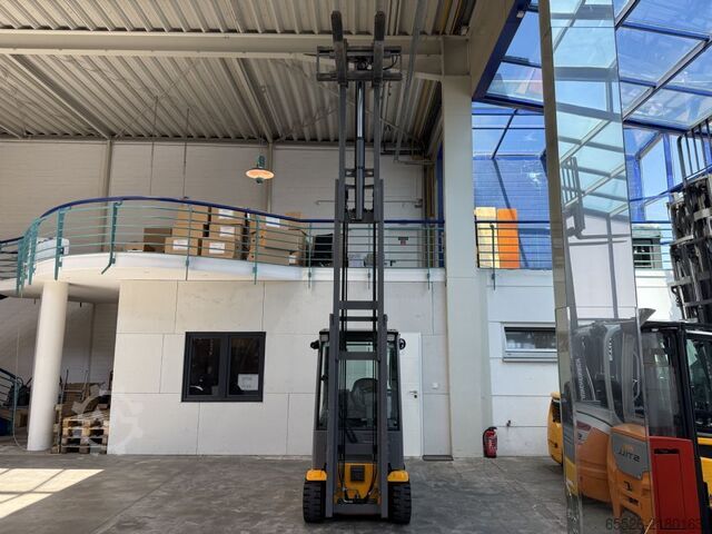 Electric 4-wheel forklift Jungheinrich EFG 320 / Halbkabine / 2194 Std.