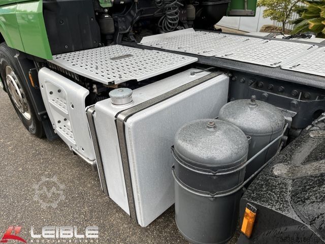 Standardni tegljač DAF XF 530 6x4 SSC*70to*2xTank*Standklima*Leder*