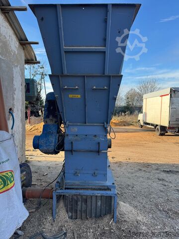 Cippatrice con nastri di alimentazione OSKA OKRR 600 ZD Loading Unloading