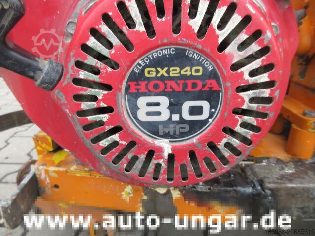 Straßenmarkierung Greggory Roadmarking Straßenmarkiermaschine Graco