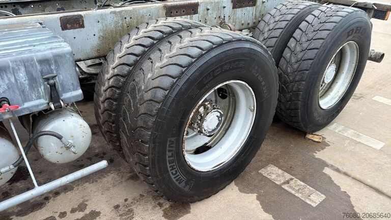 Fahrgestell mit Fahrerhaus Renault Kerax 400 (POMPE MANUELLE / LAMES / GRAND PONT ...