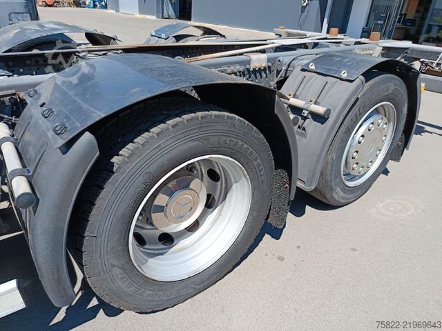 Camión con caja móvil MERCEDES-BENZ Actros 2542 / Volumen / German / wenig KM