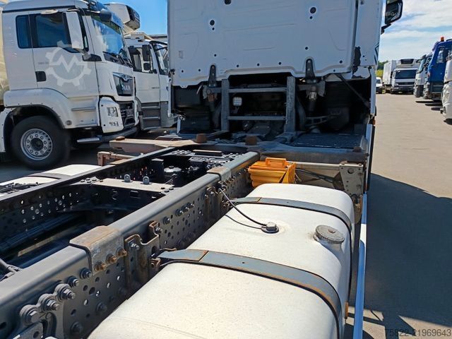 Camión con caja móvil MERCEDES-BENZ Actros 2542 / Volumen / German / wenig KM