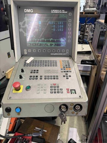 Centru universal de prelucrare Deckel Maho DMU 60 T