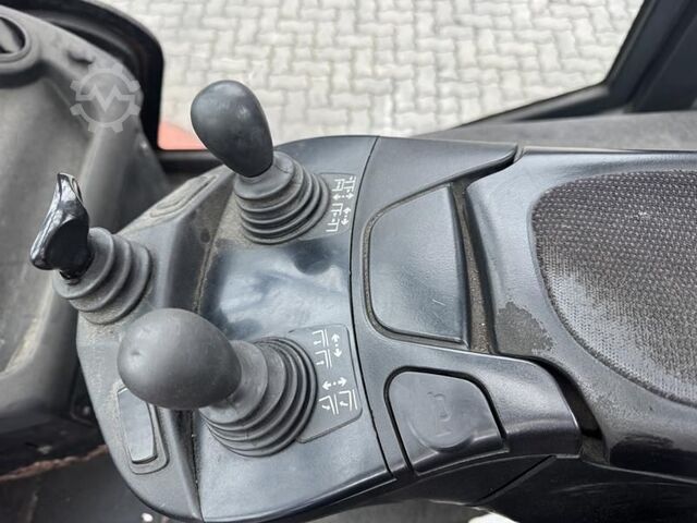 Wózek widłowy z silnikiem wysokoprężnym Linde H80D-02