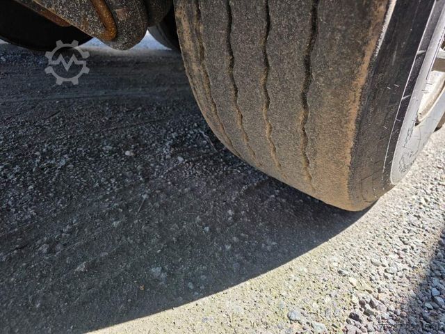 Semiremorcă basculantă WIELTON 50 cbm Getreidemulde, Pendelklappe,Kornschieber