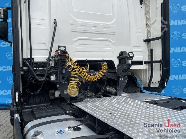 Kamion za prevoz opasnih materija Scania R 460 A4x2NB RETARDER P-AIRCO SUPER PTO FULL AIR