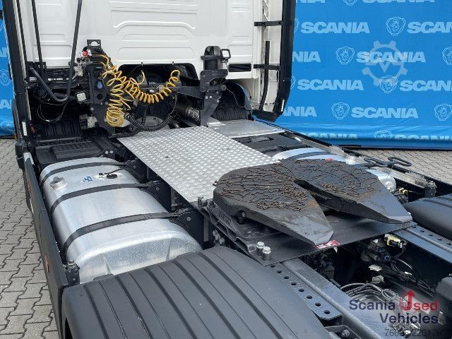 Kamion za prevoz opasnih materija Scania R 460 A4x2NB RETARDER P-AIRCO SUPER PTO FULL AIR