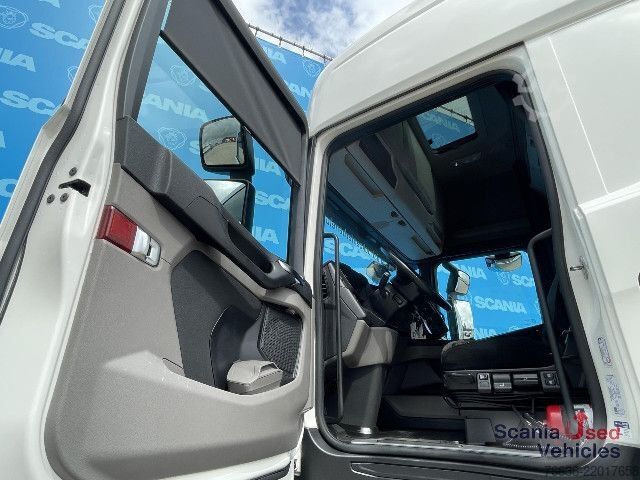 Kamion za prevoz opasnih materija Scania R 460 A4x2NB RETARDER P-AIRCO SUPER PTO FULL AIR