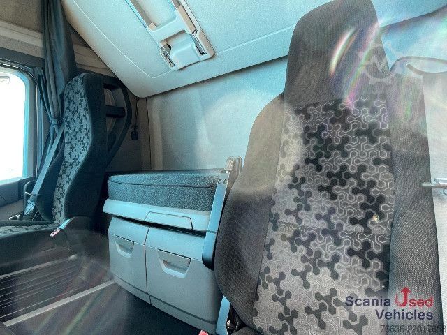 Kamion za prevoz opasnih materija Scania R 460 A4x2NB RETARDER P-AIRCO SUPER PTO FULL AIR