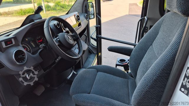 Minibus MERCEDES-BENZ Sprinter 515 Heckniederflur 2 x vorhanden