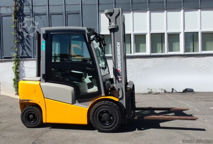 Dizelski viličari Jungheinrich DFG425 5.5m/ 610mh/ 4v