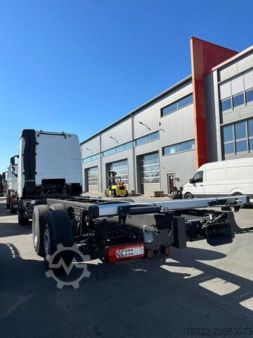 Podvozek s kabinou Volvo FH 460 6x2-4 Globetrott. Fahrgestell LAGER