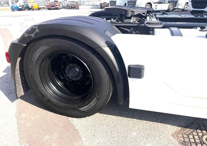 मानक ट्रैक्टर यूनिट DAF XG 530 FT