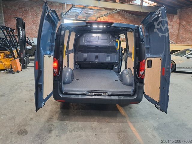 Minibus MERCEDES-BENZ Vito Kasten 110 Kamera Tempom. Klima Tüv neu E6