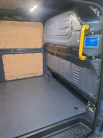 Minibus MERCEDES-BENZ Vito Kasten 110  Kamera Tempom. Klima Tüv neu E6