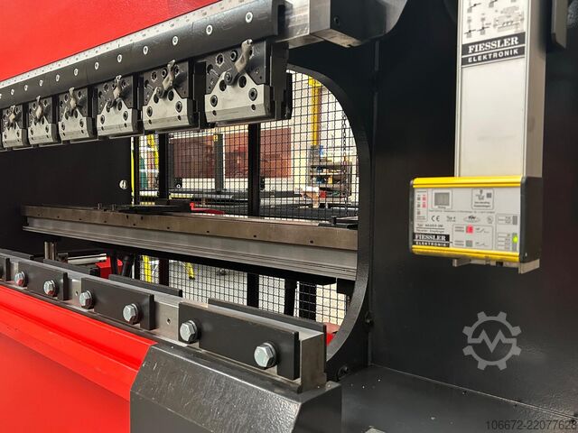 Prensa plegadora AMADA PROMECAM HFE MK II 8 AXIS