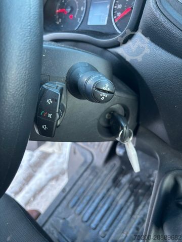 Transporter mit Koffer RENAULT Master