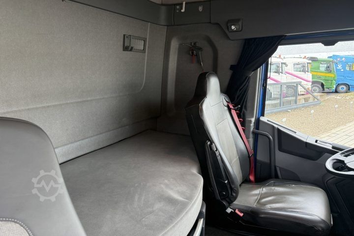 Unit traktor standar Renault T430 4x2 / Swiss-Vehicle