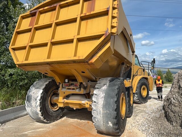Camión volquete articulado Caterpillar 740