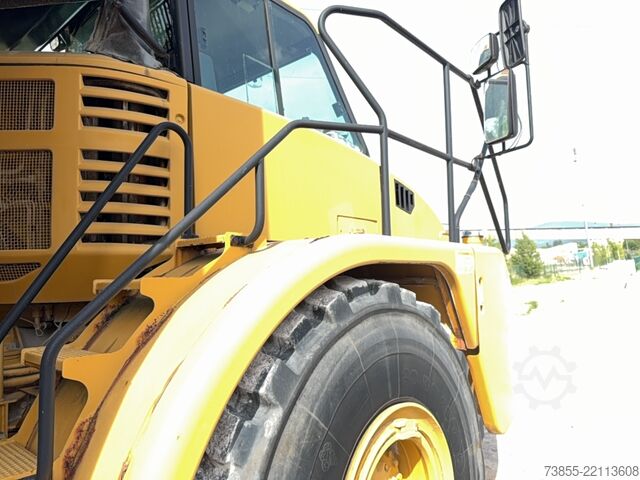 Camión volquete articulado Caterpillar 740
