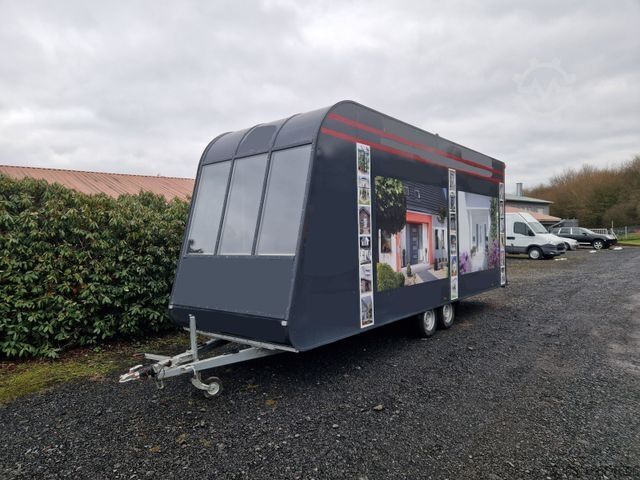 Vending trailer HUMBAUR Anhänger Showroom HT 30 71 21 Isoliert